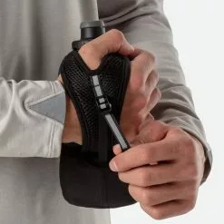 Nathan QuickSqueeze Lite 18 Oz. Handheld - NS40120-00030 -Accessories Store Online NS40120 00030 18oz QuickSqueezeLite18 onBody 4