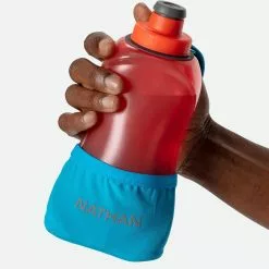 Nathan QuickSqueeze Lite 18 Oz Handheld Bottle - NS40120-60021 9 Nathan QuickSqueeze Lite 18 Oz Handheld Bottle - NS40120-60021 -Accessories Store Online NS40120 60021 18oz QuickSqueezeLite18 onBody 1